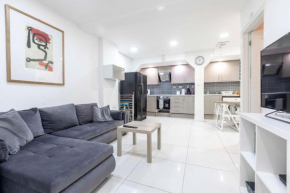 Indipendent flat with patio